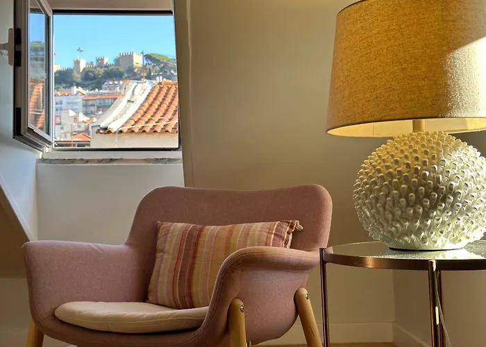 Romantic Nest For A Getaway At Downtown With Design
