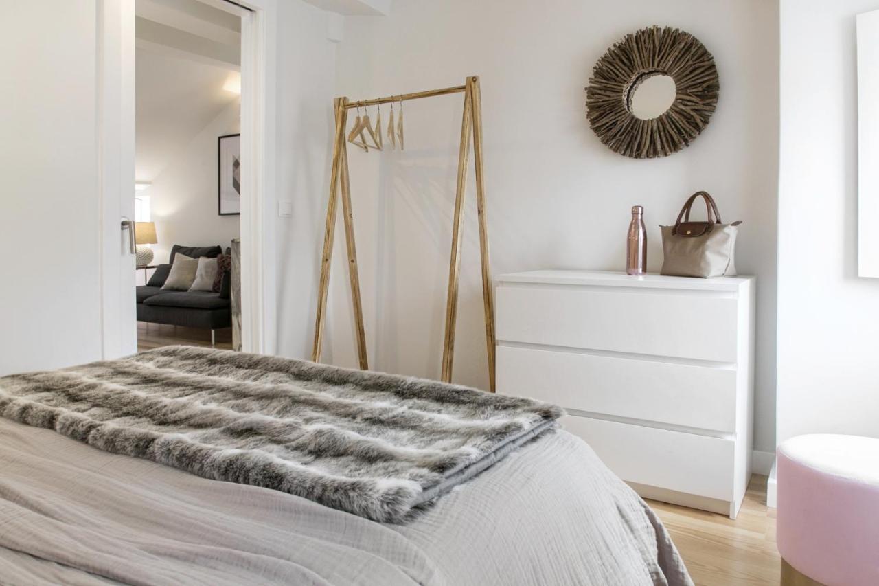 Apartment Romantic Nest For A Getaway At Downtown With Design Lisbon
